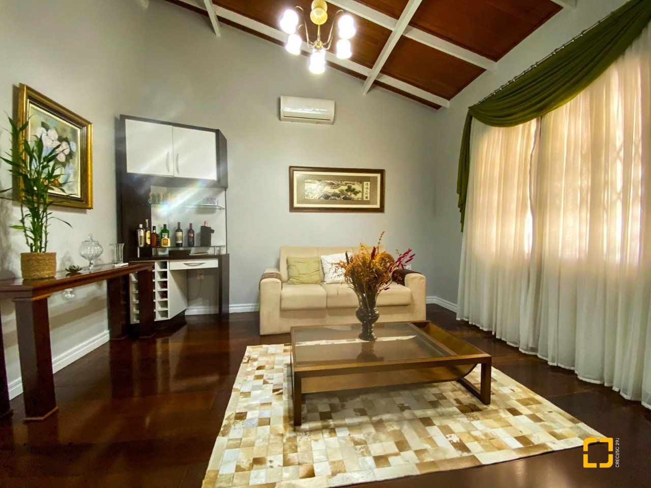 Casa com 156m², 5 quartos (sendo 3 suítes), 3 garagens, no bairro Santa Monica em Florianópolis