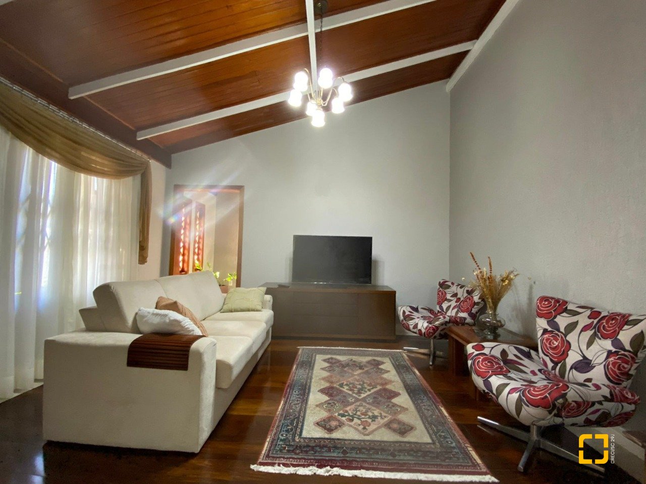 Casa com 156m², 5 quartos (sendo 3 suítes), 3 garagens, no bairro Santa Monica em Florianópolis