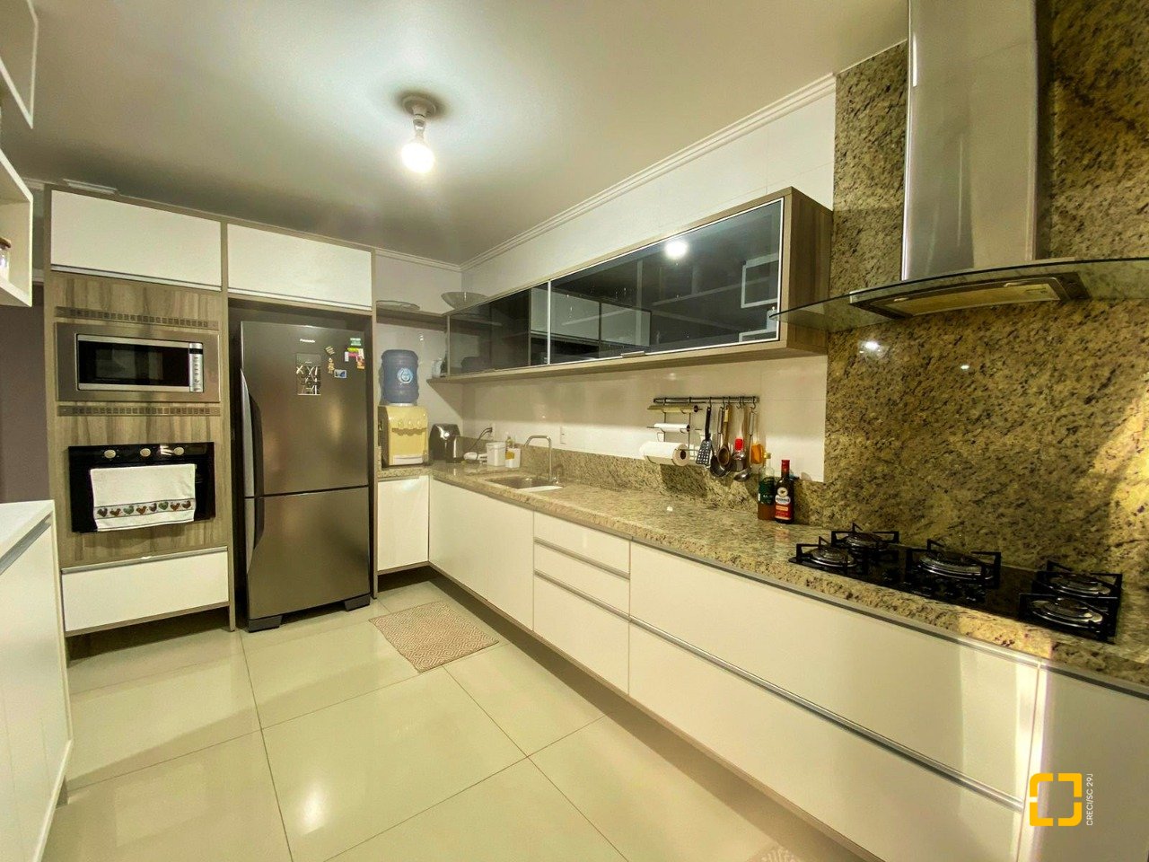 Casa com 156m², 5 quartos (sendo 3 suítes), 3 garagens, no bairro Santa Monica em Florianópolis