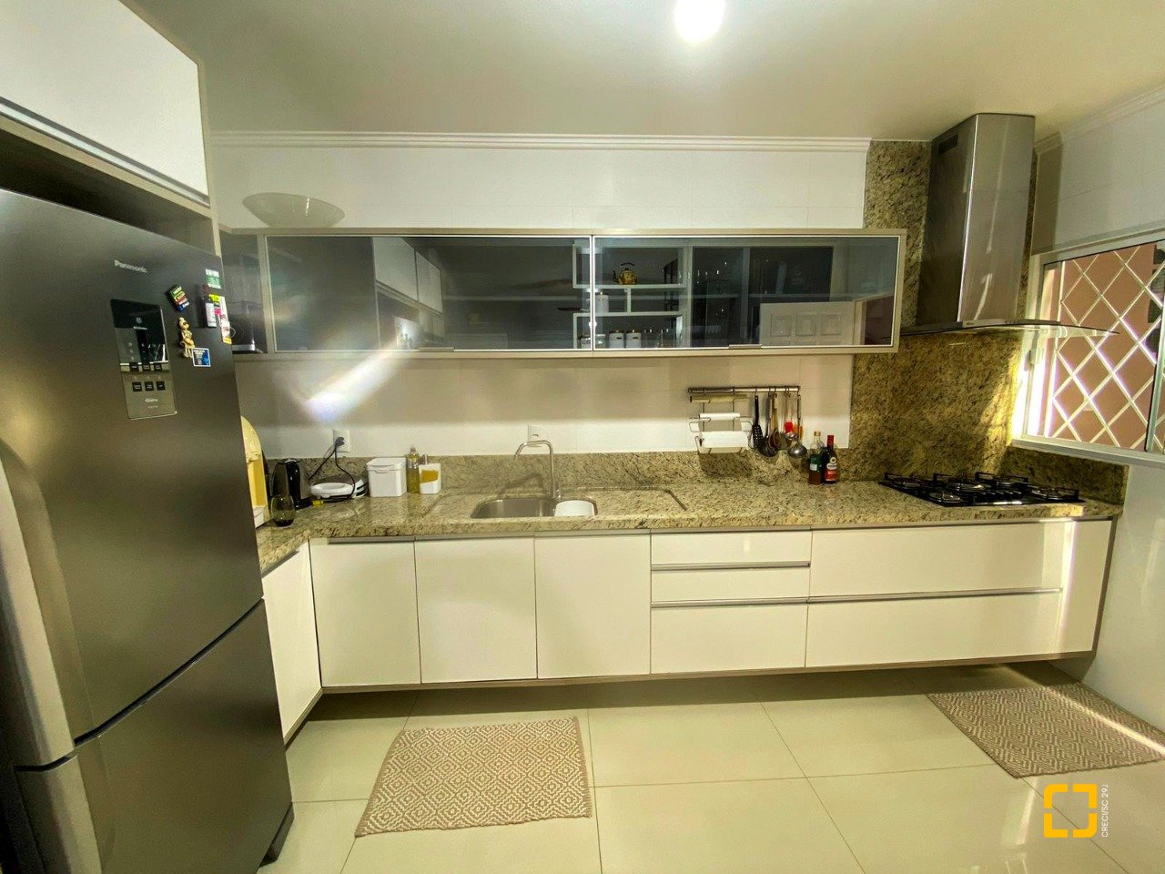 Casa com 156m², 5 quartos (sendo 3 suítes), 3 garagens, no bairro Santa Monica em Florianópolis