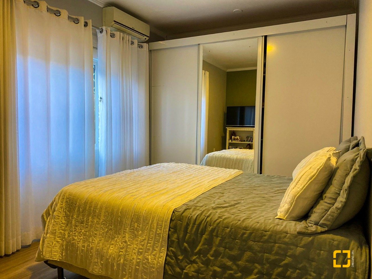 Casa com 156m², 5 quartos (sendo 3 suítes), 3 garagens, no bairro Santa Monica em Florianópolis