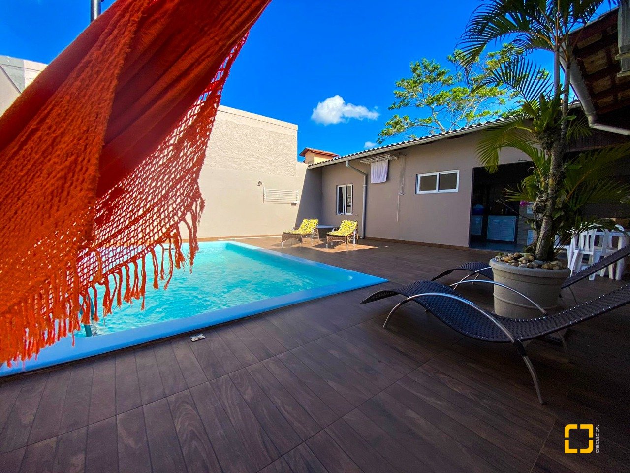 Casa com 156m², 5 quartos (sendo 3 suítes), 3 garagens, no bairro Santa Monica em Florianópolis