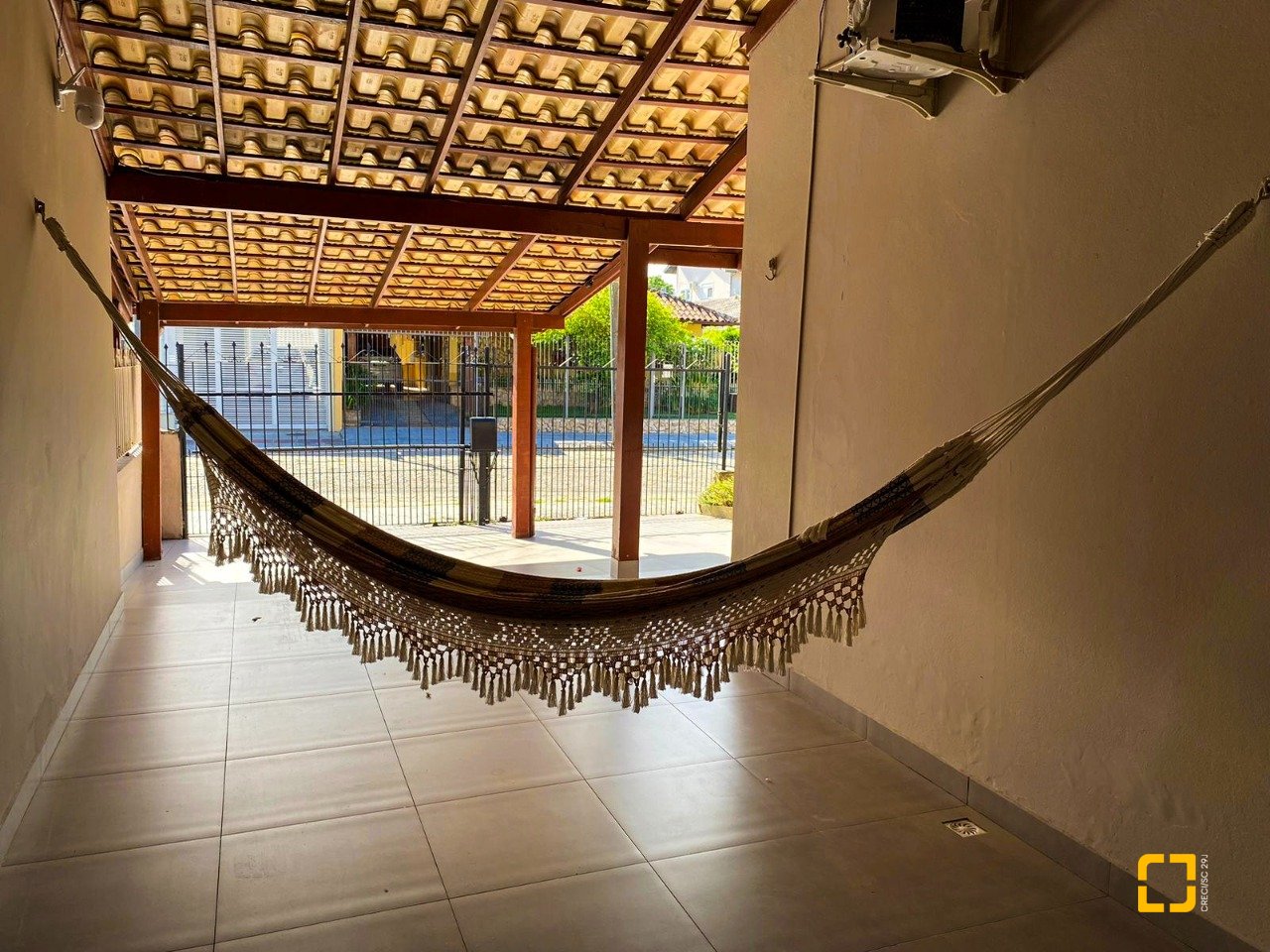 Casa com 156m², 5 quartos (sendo 3 suítes), 3 garagens, no bairro Santa Monica em Florianópolis