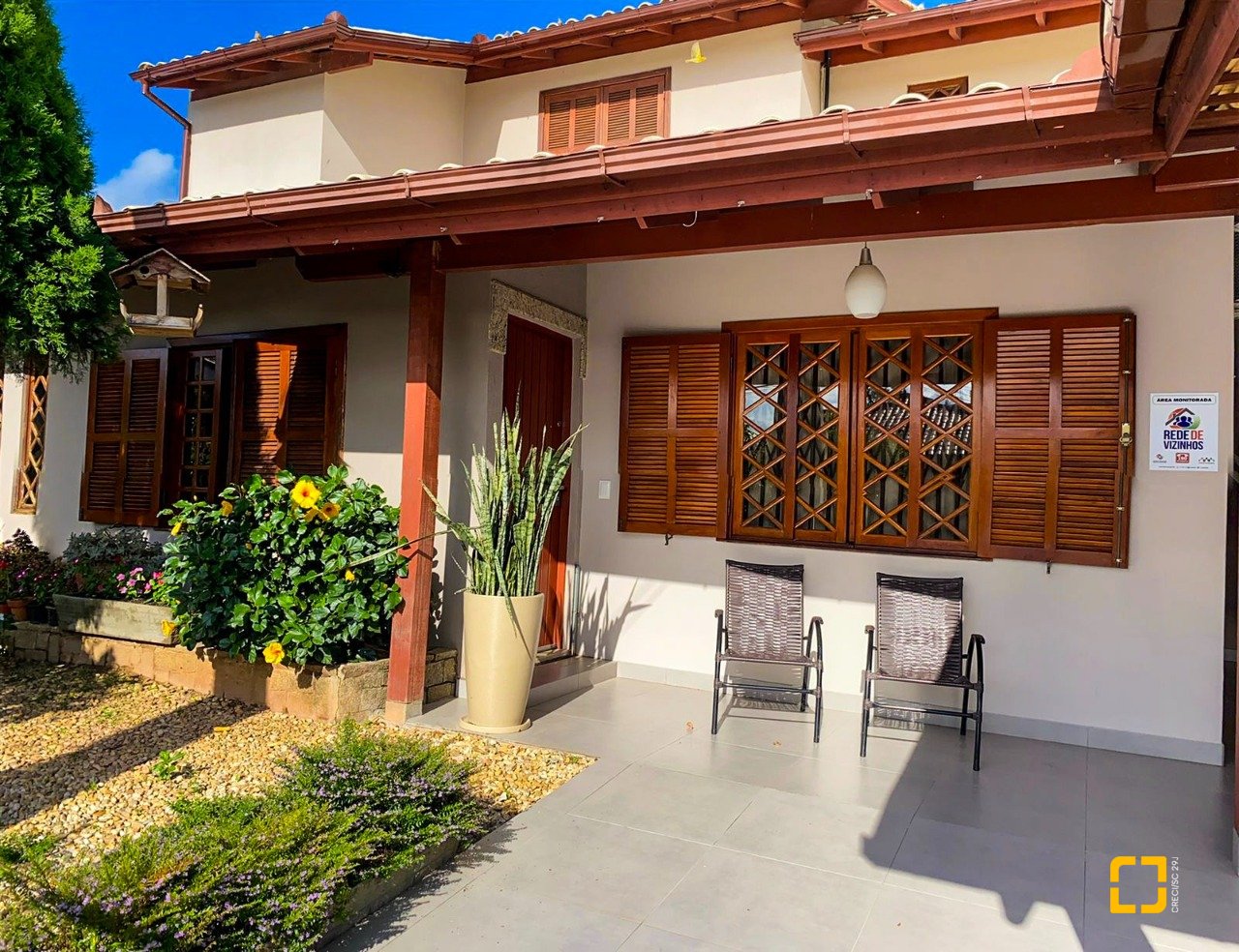 Casa com 156m², 5 quartos (sendo 3 suítes), 3 garagens, no bairro Santa Monica em Florianópolis