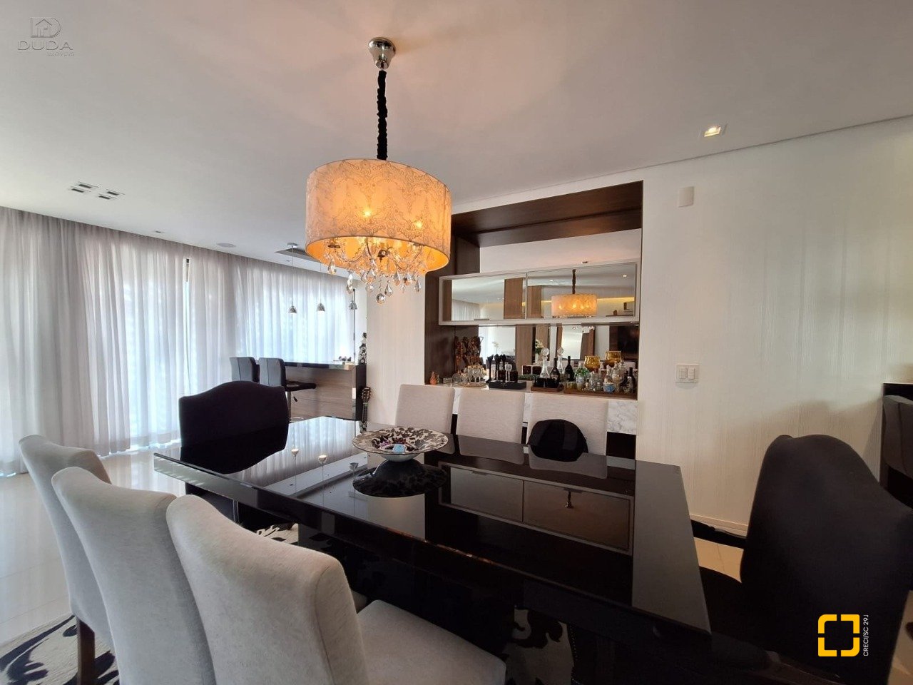 Casa de Condomínio com 282m², 4 quartos (sendo 3 suítes), 2 garagens, no bairro João Paulo em Florianópolis