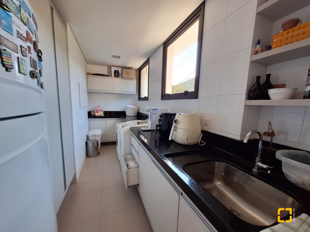 Casa de Condomínio com 282m², 4 quartos (sendo 3 suítes), 2 garagens, no bairro João Paulo em Florianópolis
