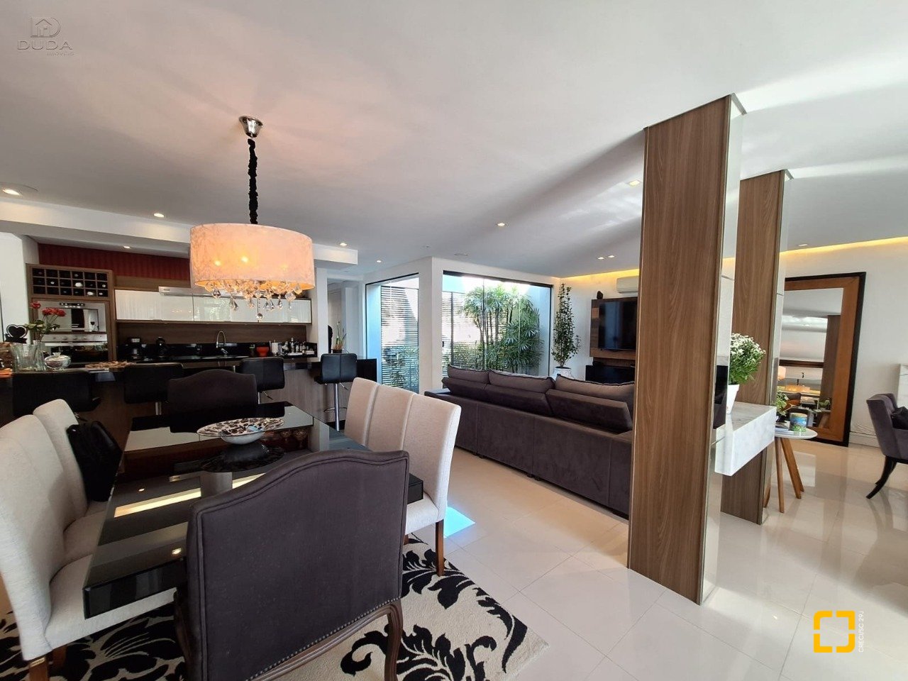 Casa de Condomínio com 282m², 4 quartos (sendo 3 suítes), 2 garagens, no bairro João Paulo em Florianópolis