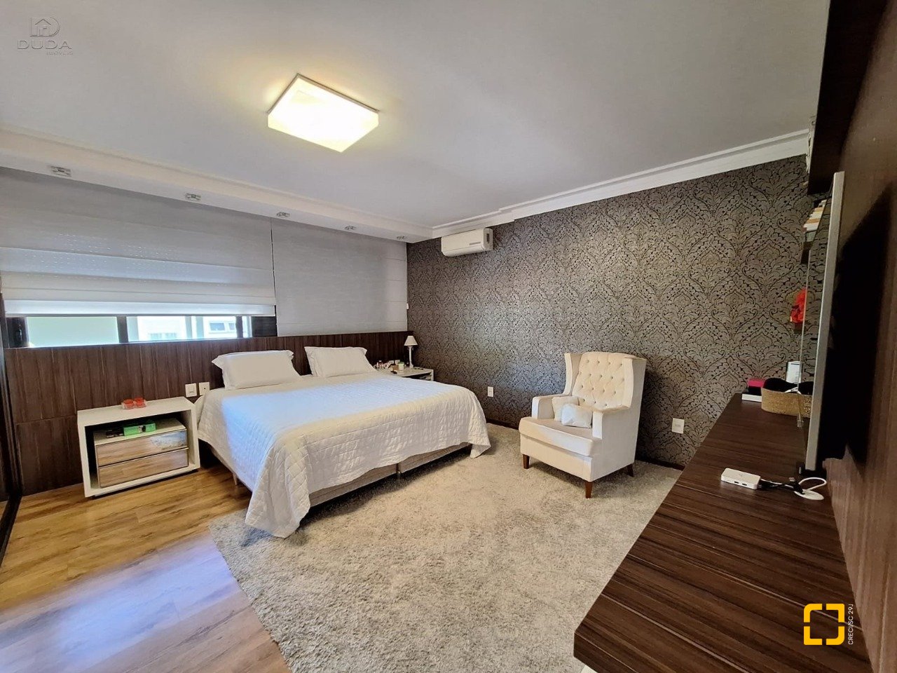 Casa de Condomínio com 282m², 4 quartos (sendo 3 suítes), 2 garagens, no bairro João Paulo em Florianópolis