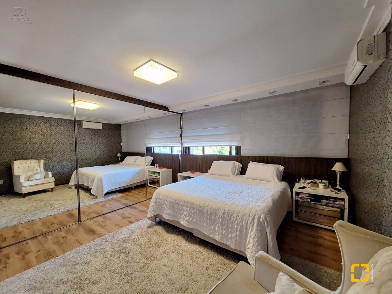 Casa de Condomínio com 282m², 4 quartos (sendo 3 suítes), 2 garagens, no bairro João Paulo em Florianópolis