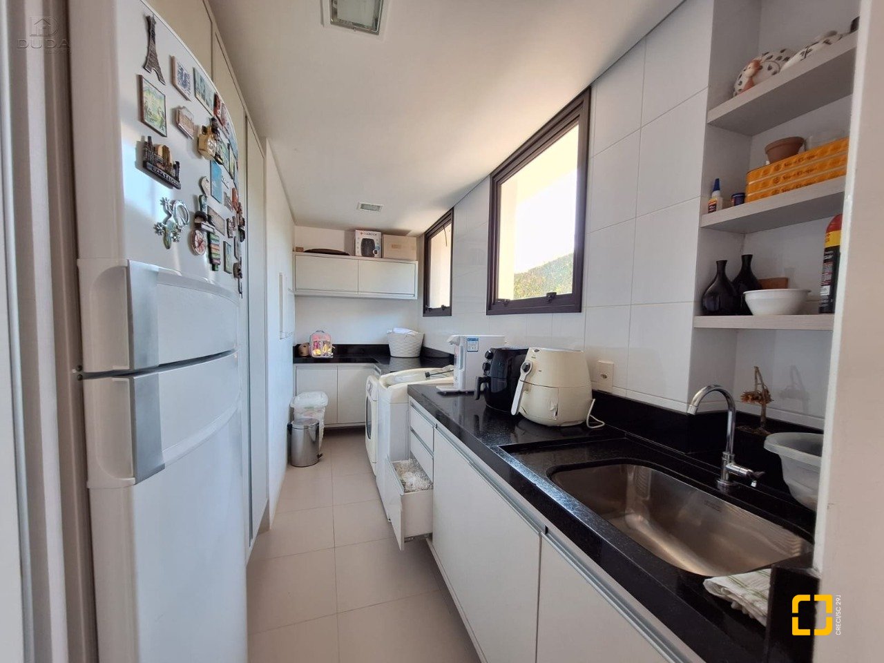 Casa de Condomínio com 282m², 4 quartos (sendo 3 suítes), 2 garagens, no bairro João Paulo em Florianópolis