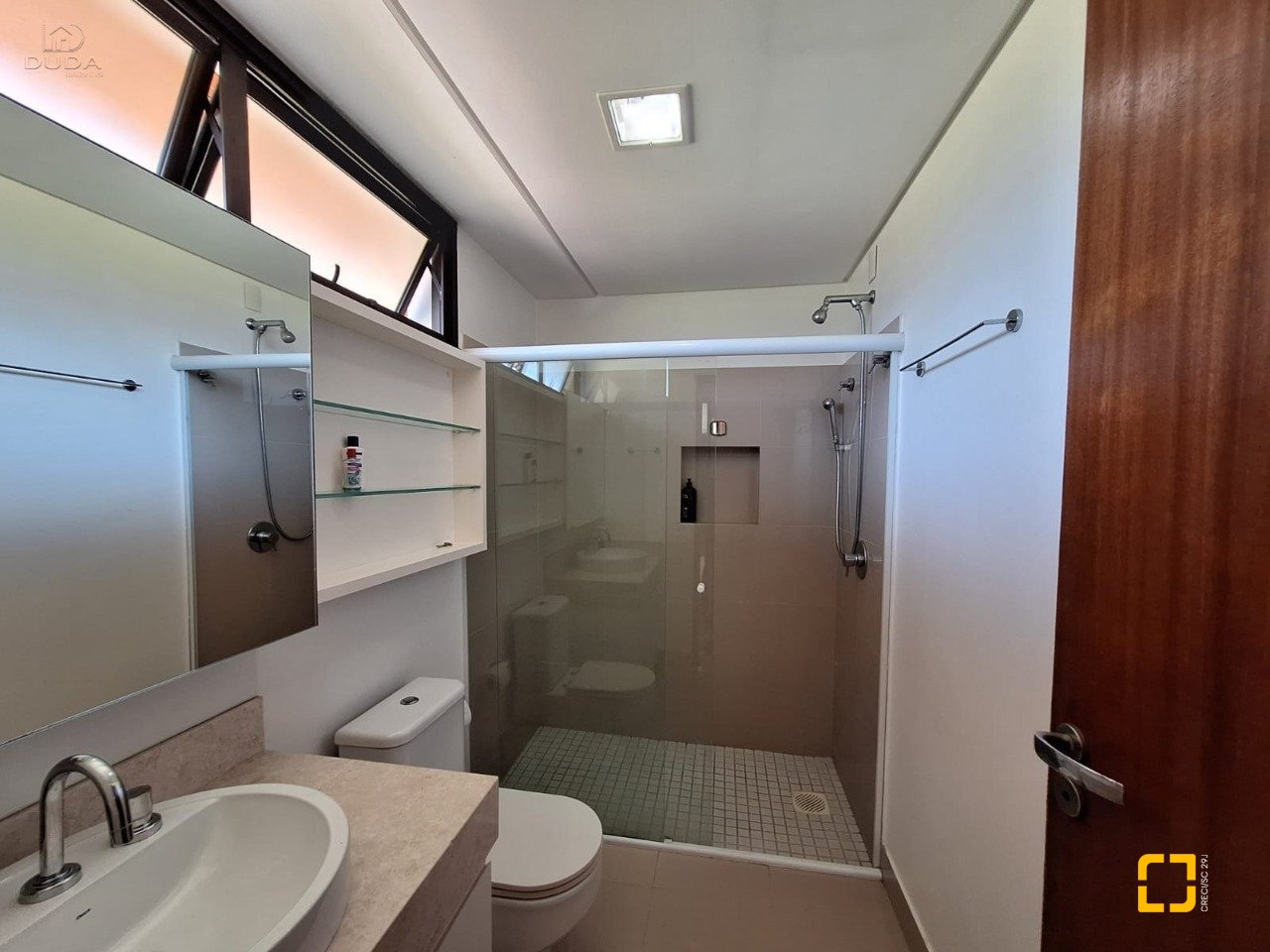 Casa de Condomínio com 282m², 4 quartos (sendo 3 suítes), 2 garagens, no bairro João Paulo em Florianópolis