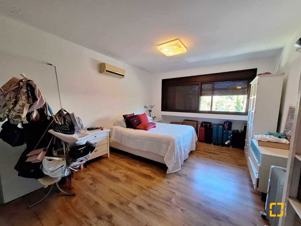 Casa de Condomínio com 282m², 4 quartos (sendo 3 suítes), 2 garagens, no bairro João Paulo em Florianópolis