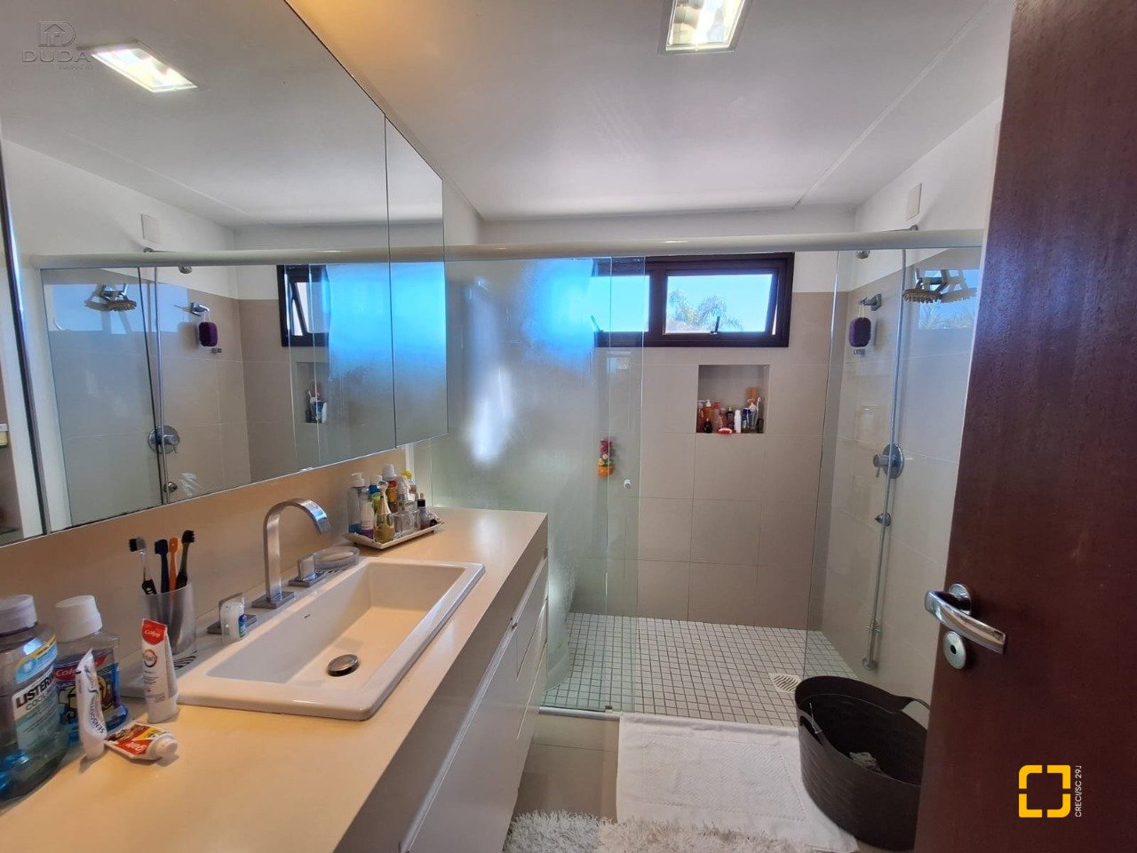 Casa de Condomínio com 282m², 4 quartos (sendo 3 suítes), 2 garagens, no bairro João Paulo em Florianópolis