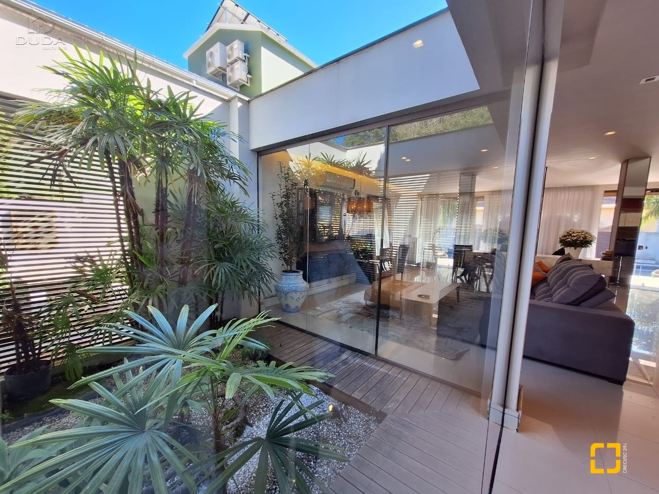 Casa de Condomínio com 282m², 4 quartos (sendo 3 suítes), 2 garagens, no bairro João Paulo em Florianópolis