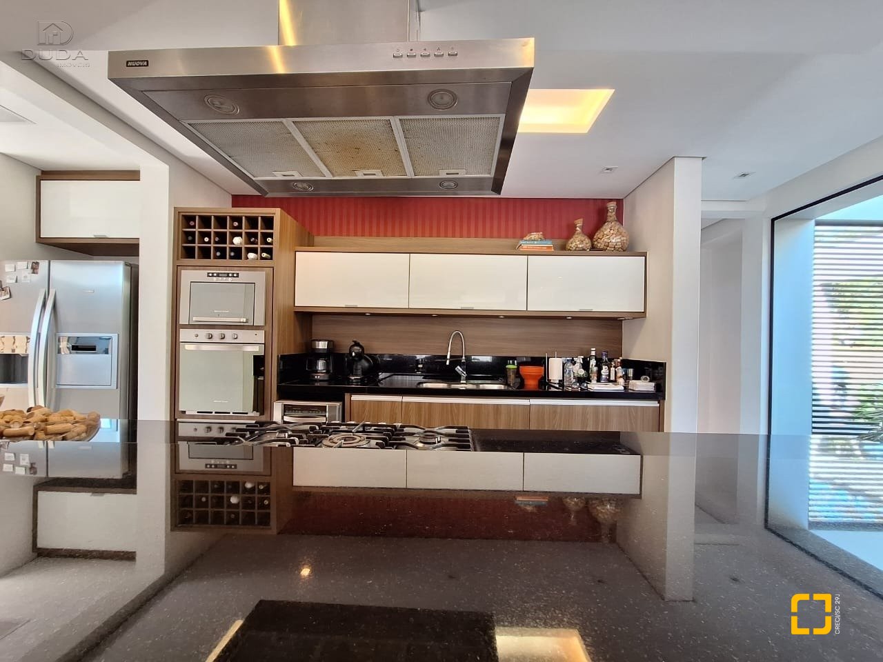 Casa de Condomínio com 282m², 4 quartos (sendo 3 suítes), 2 garagens, no bairro João Paulo em Florianópolis