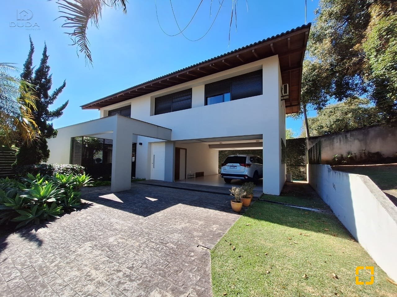 Casa de Condomínio com 282m², 4 quartos (sendo 3 suítes), 2 garagens, no bairro João Paulo em Florianópolis