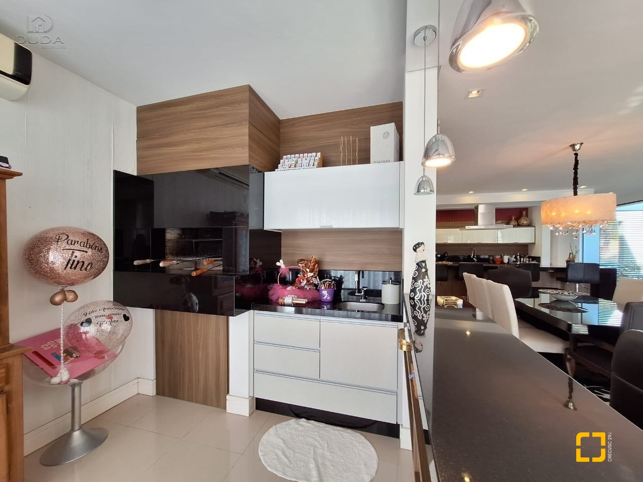 Casa de Condomínio com 282m², 4 quartos (sendo 3 suítes), 2 garagens, no bairro João Paulo em Florianópolis