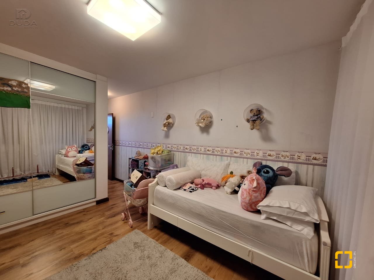 Casa de Condomínio com 282m², 4 quartos (sendo 3 suítes), 2 garagens, no bairro João Paulo em Florianópolis