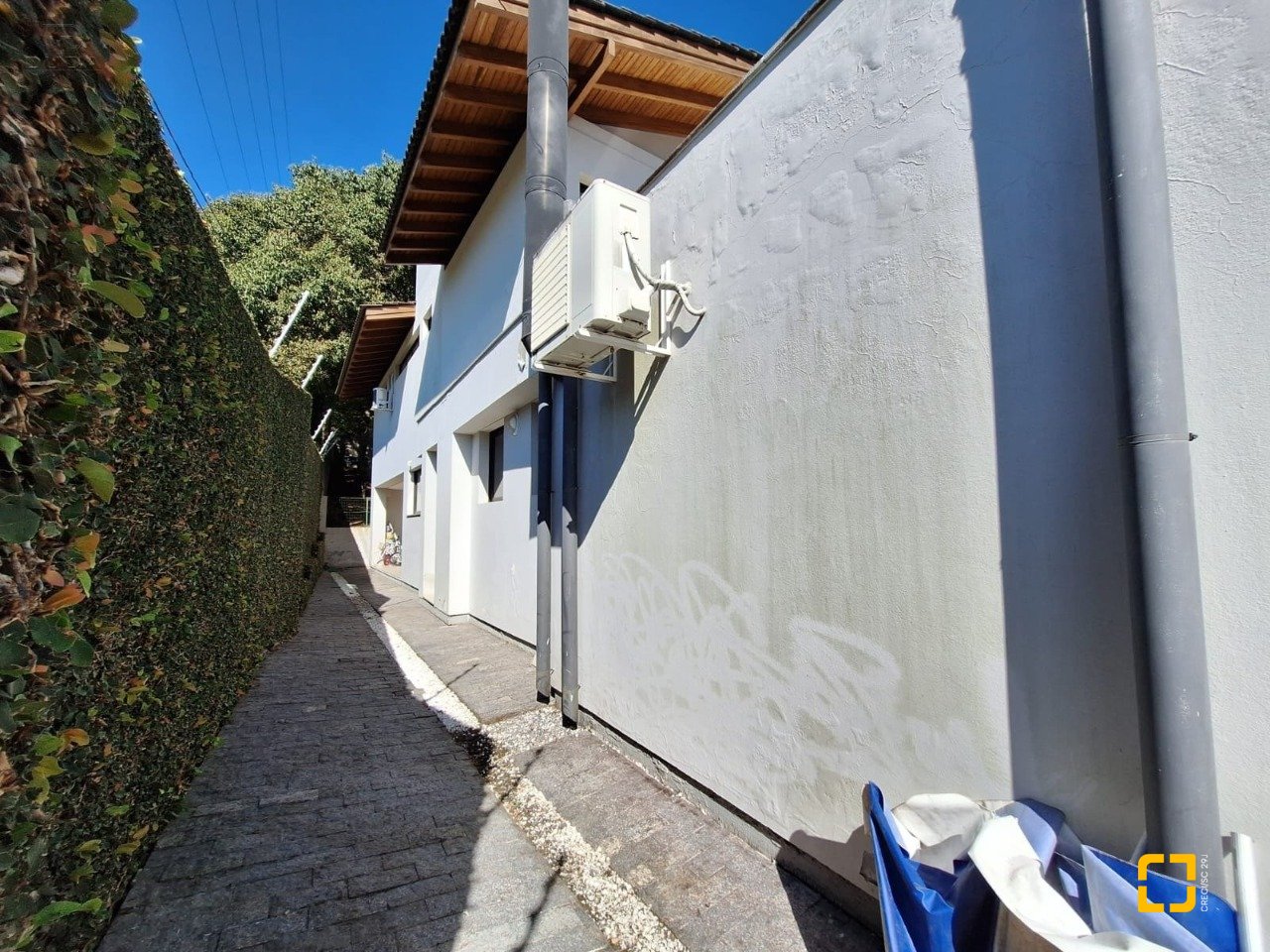 Casa de Condomínio com 282m², 4 quartos (sendo 3 suítes), 2 garagens, no bairro João Paulo em Florianópolis