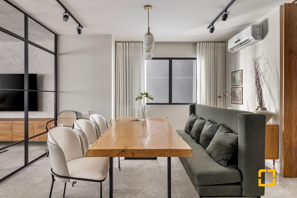 Apartamento com 207m², 5 quartos (sendo 1 suíte), 2 garagens, no bairro Centro em Florianópolis