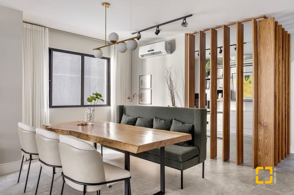 Apartamento com 207m², 5 quartos (sendo 1 suíte), 2 garagens, no bairro Centro em Florianópolis