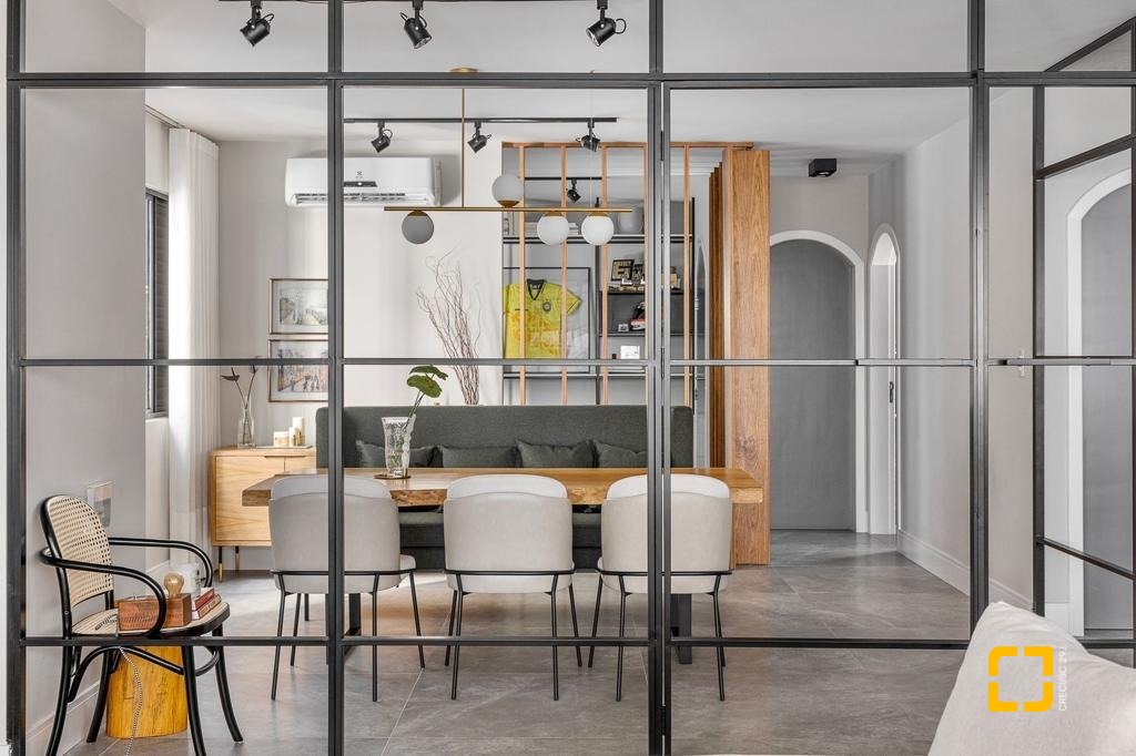 Apartamento com 207m², 5 quartos (sendo 1 suíte), 2 garagens, no bairro Centro em Florianópolis