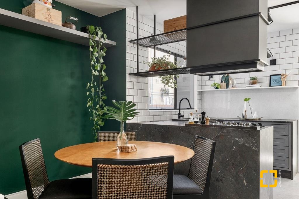 Apartamento com 207m², 5 quartos (sendo 1 suíte), 2 garagens, no bairro Centro em Florianópolis