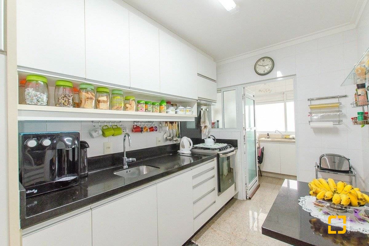 Apartamento com 97m², 4 quartos (sendo 2 suítes), 1 garagem, no bairro Centro em Florianópolis