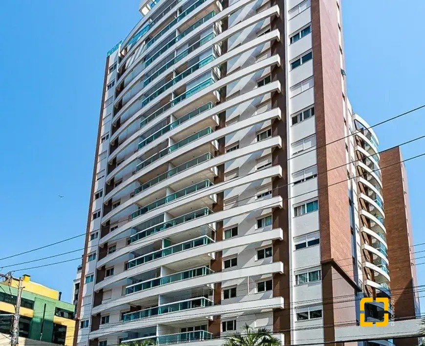 Apartamento com 97m², 4 quartos (sendo 2 suítes), 1 garagem, no bairro Centro em Florianópolis