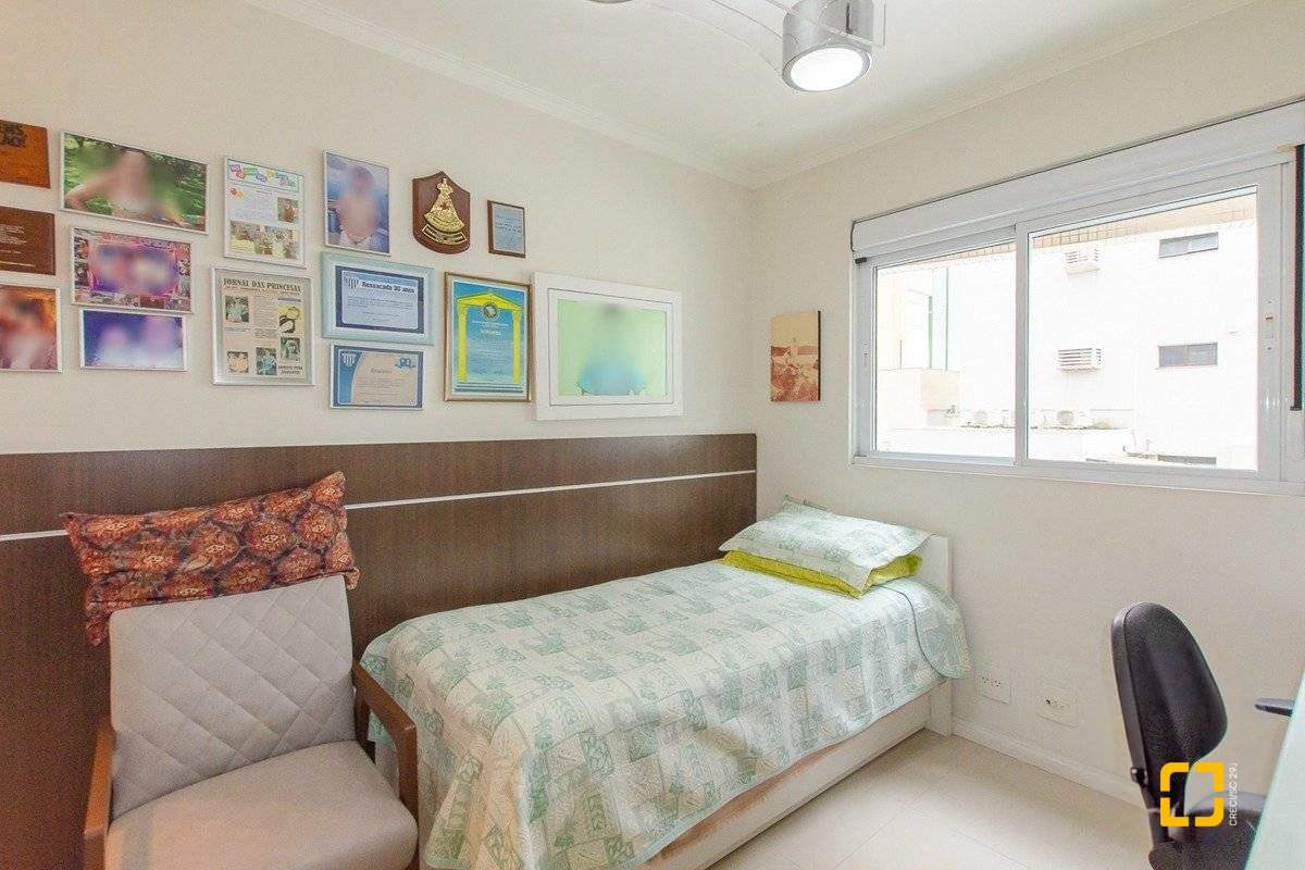 Apartamento com 97m², 4 quartos (sendo 2 suítes), 1 garagem, no bairro Centro em Florianópolis