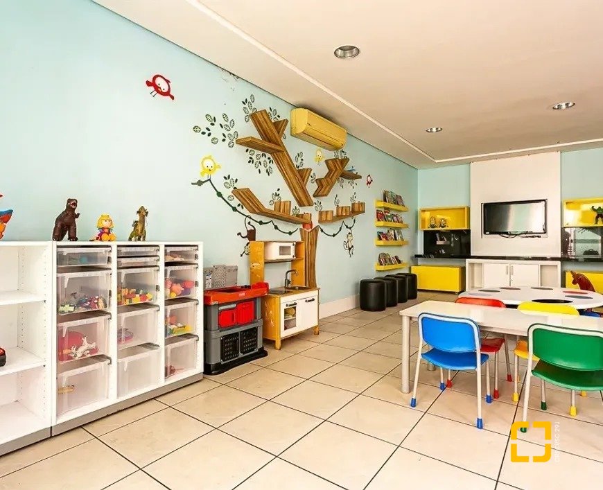 Apartamento com 97m², 4 quartos (sendo 2 suítes), 1 garagem, no bairro Centro em Florianópolis