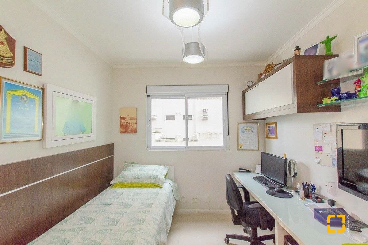 Apartamento com 97m², 4 quartos (sendo 2 suítes), 1 garagem, no bairro Centro em Florianópolis