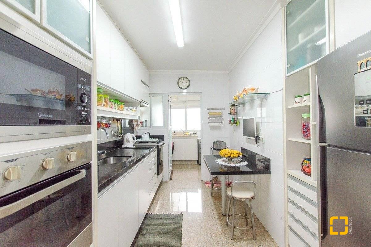 Apartamento com 97m², 4 quartos (sendo 2 suítes), 1 garagem, no bairro Centro em Florianópolis