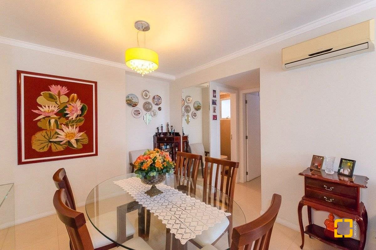 Apartamento com 97m², 4 quartos (sendo 2 suítes), 1 garagem, no bairro Centro em Florianópolis