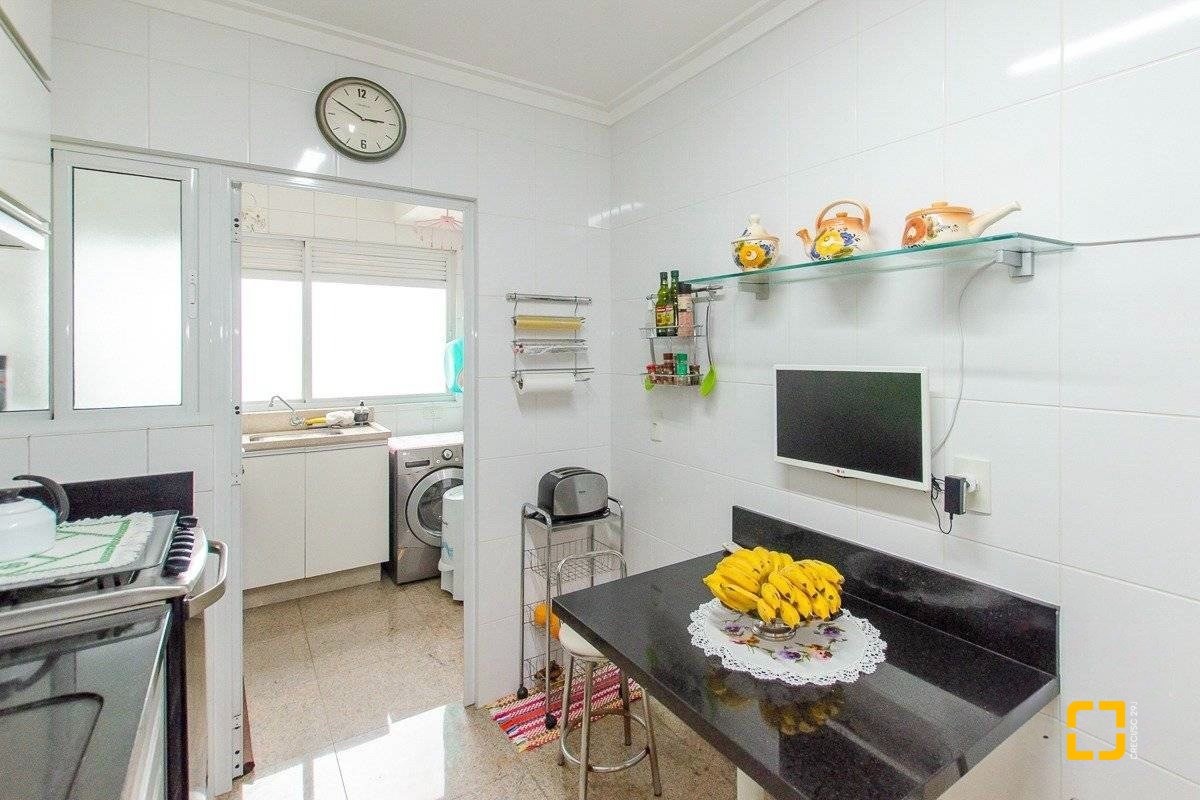 Apartamento com 97m², 4 quartos (sendo 2 suítes), 1 garagem, no bairro Centro em Florianópolis