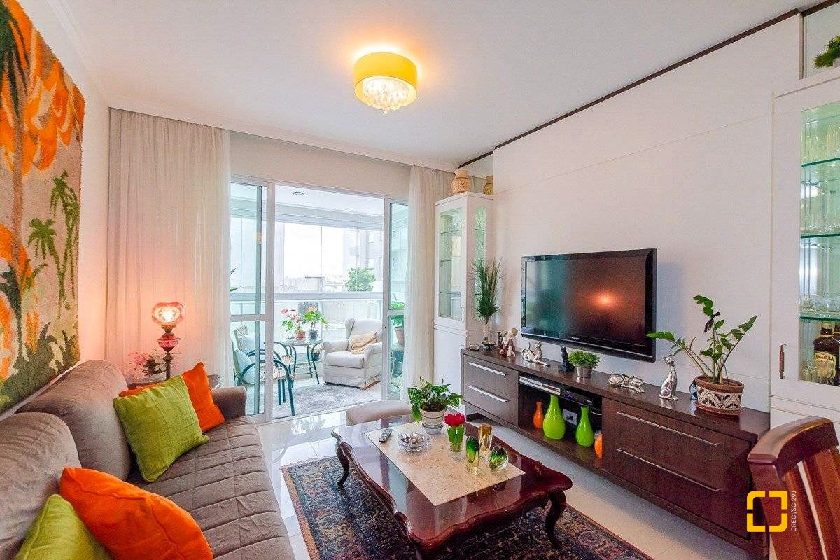 Apartamento com 97m², 4 quartos (sendo 2 suítes), 1 garagem, no bairro Centro em Florianópolis