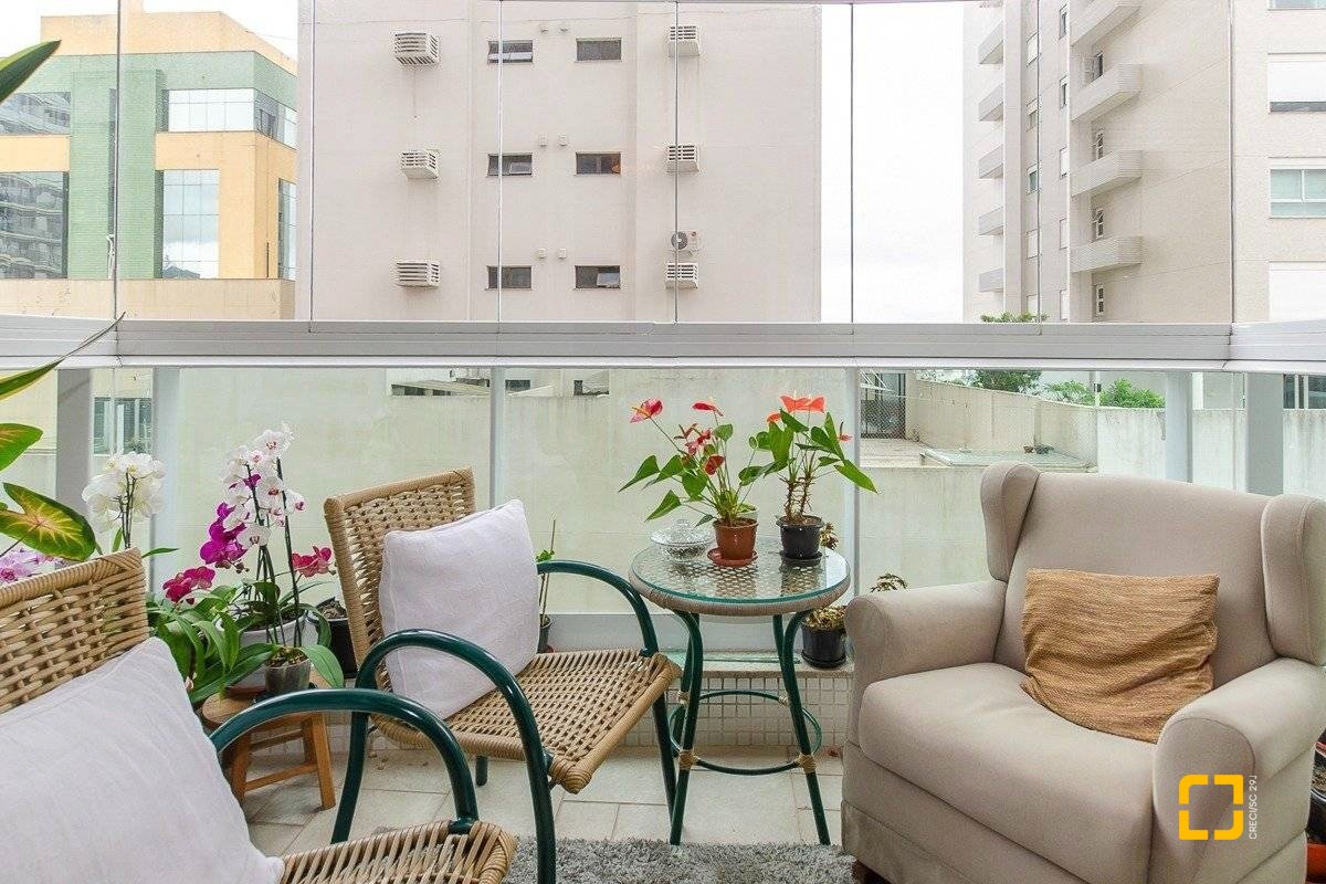 Apartamento com 97m², 4 quartos (sendo 2 suítes), 1 garagem, no bairro Centro em Florianópolis