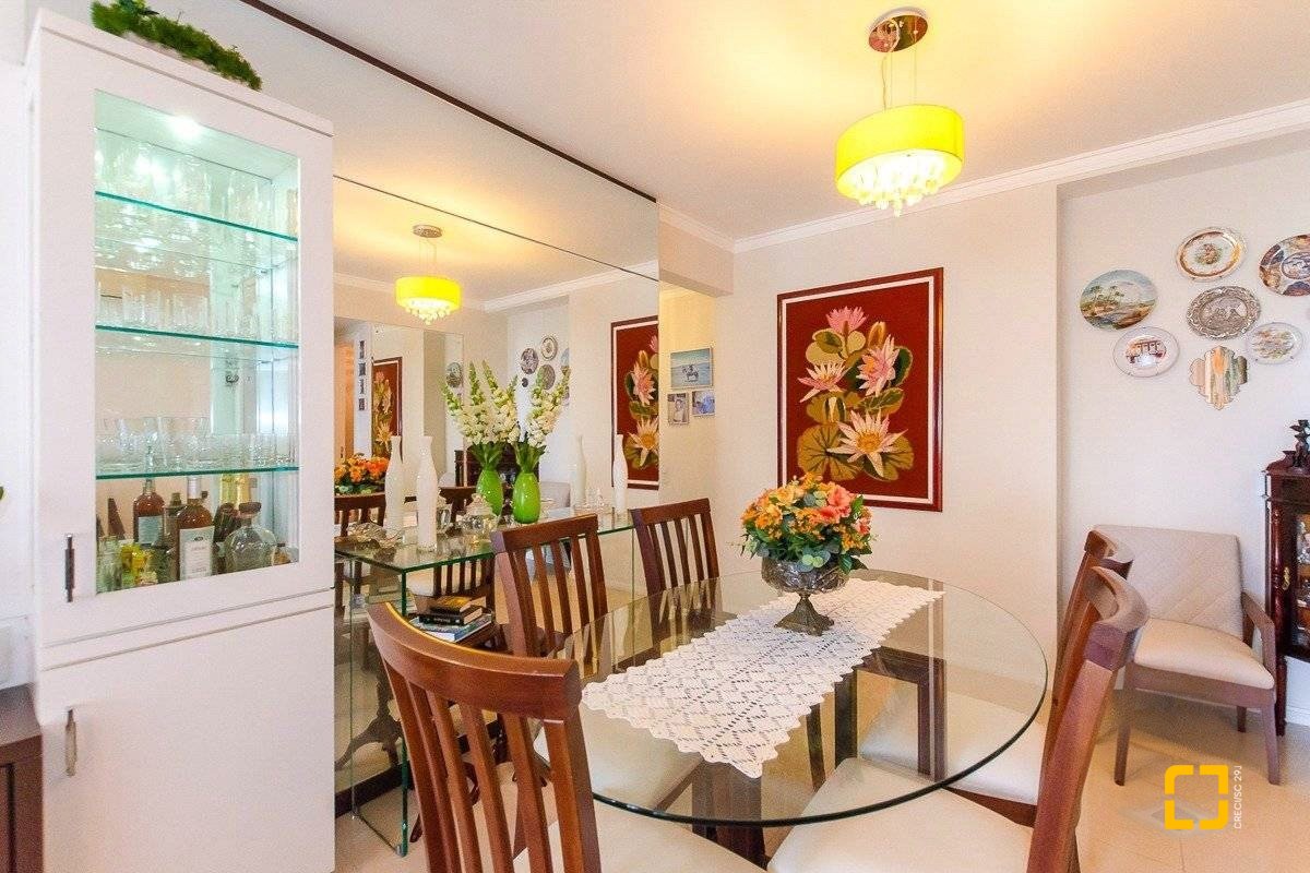 Apartamento com 97m², 4 quartos (sendo 2 suítes), 1 garagem, no bairro Centro em Florianópolis