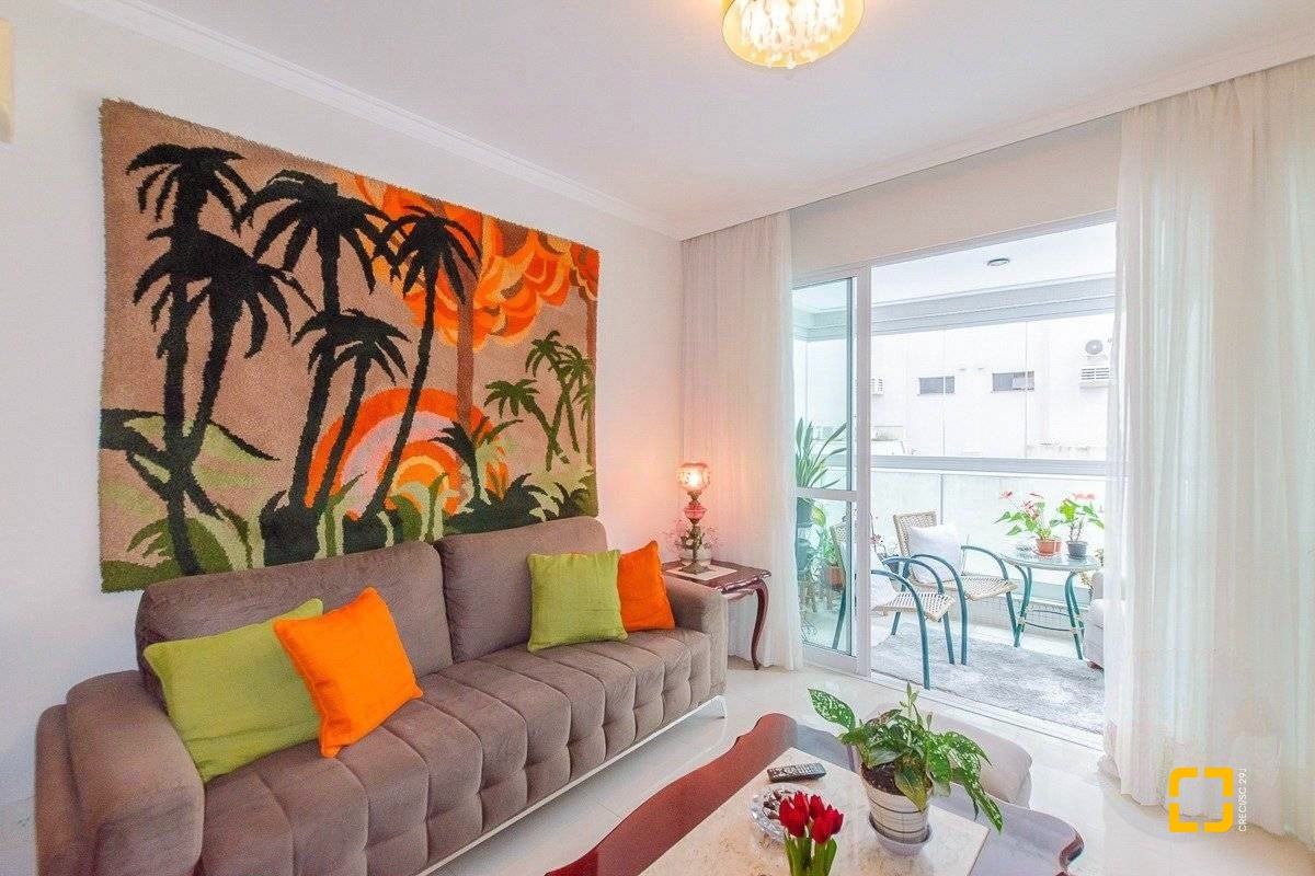 Apartamento com 97m², 4 quartos (sendo 2 suítes), 1 garagem, no bairro Centro em Florianópolis