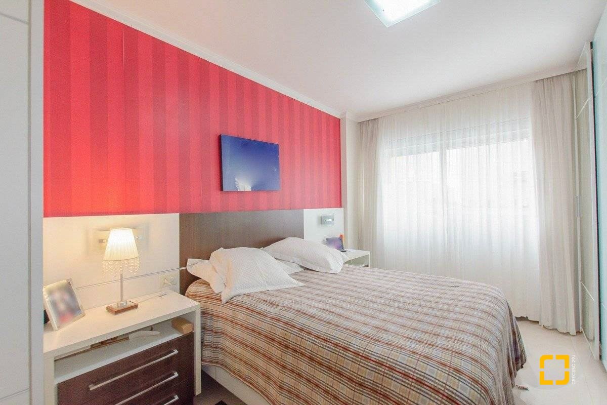 Apartamento com 97m², 4 quartos (sendo 2 suítes), 1 garagem, no bairro Centro em Florianópolis