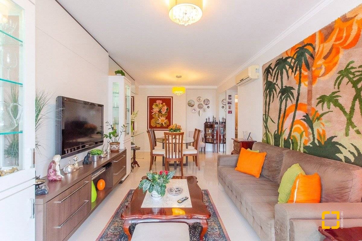 Apartamento com 97m², 4 quartos (sendo 2 suítes), 1 garagem, no bairro Centro em Florianópolis