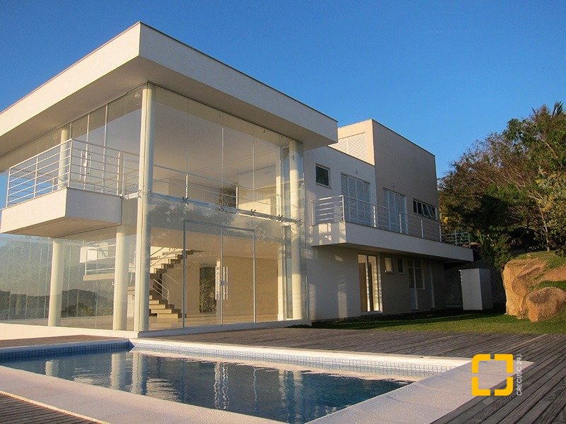 Casa de Condomínio com 461m², 6 quartos (sendo 3 suítes), 4 garagens, no bairro Cacupé em Florianópolis