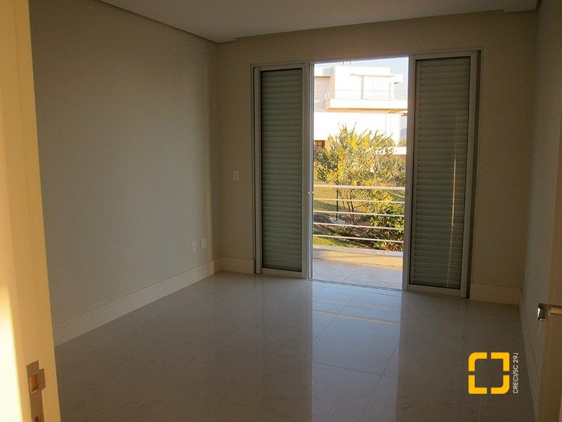 Casa de Condomínio com 461m², 6 quartos (sendo 3 suítes), 4 garagens, no bairro Cacupé em Florianópolis