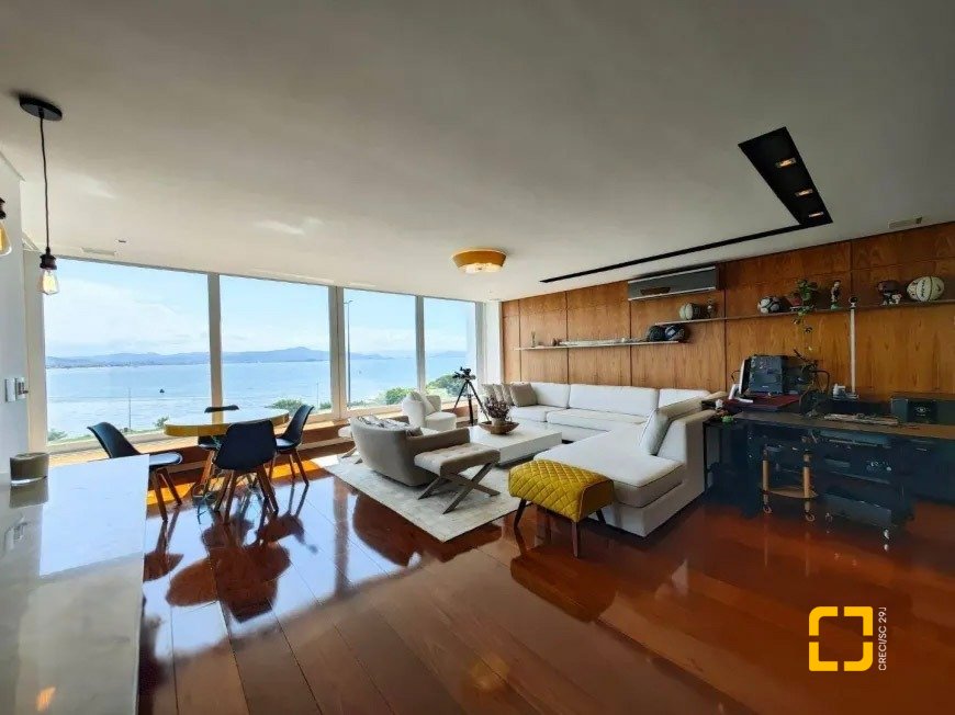Apartamento com 206m², 3 quartos (sendo 3 suítes), 3 garagens, no bairro Beira Mar em Florianópolis