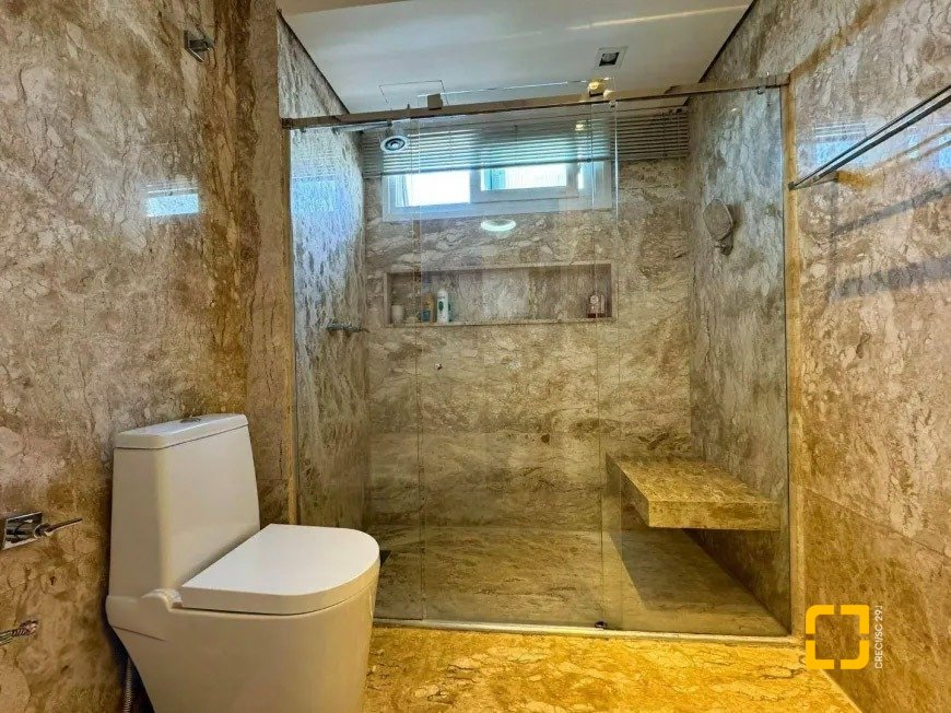 Apartamento com 206m², 3 quartos (sendo 3 suítes), 3 garagens, no bairro Beira Mar em Florianópolis