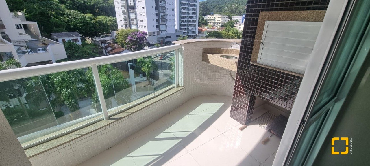 Apartamento com 127m², 5 quartos (sendo 1 suíte), 2 garagens, no bairro Itacorubi em Florianópolis