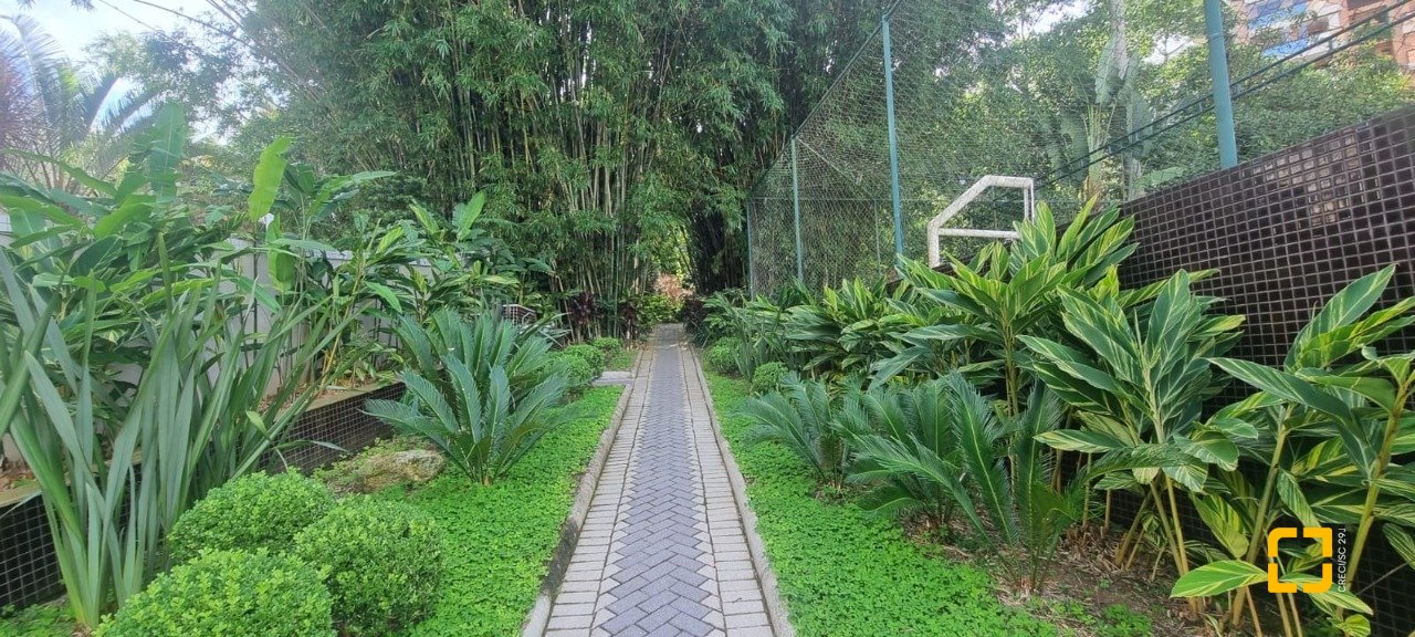 Apartamento com 127m², 5 quartos (sendo 1 suíte), 2 garagens, no bairro Itacorubi em Florianópolis
