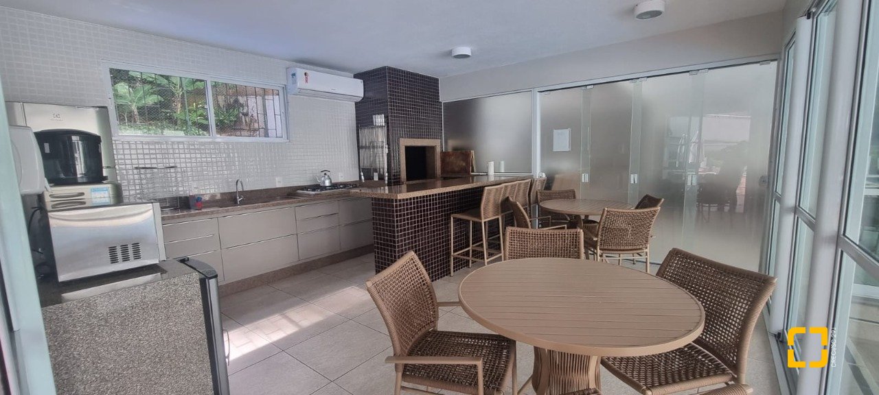 Apartamento com 127m², 5 quartos (sendo 1 suíte), 2 garagens, no bairro Itacorubi em Florianópolis