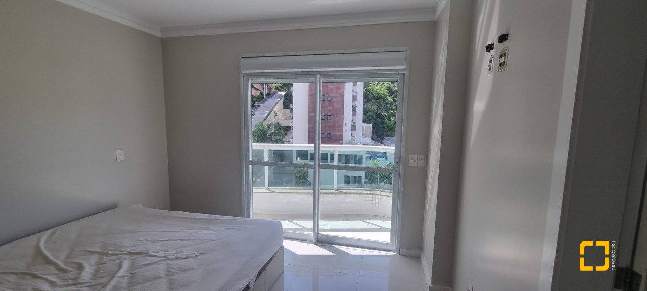 Apartamento com 127m², 5 quartos (sendo 1 suíte), 2 garagens, no bairro Itacorubi em Florianópolis