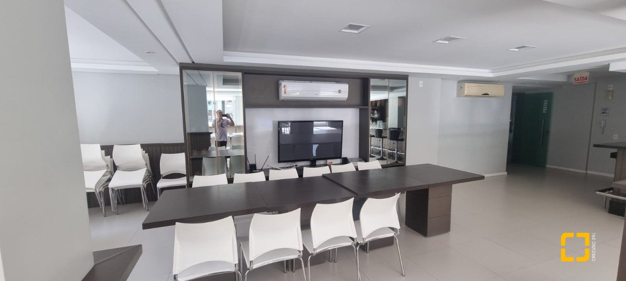 Apartamento com 127m², 5 quartos (sendo 1 suíte), 2 garagens, no bairro Itacorubi em Florianópolis